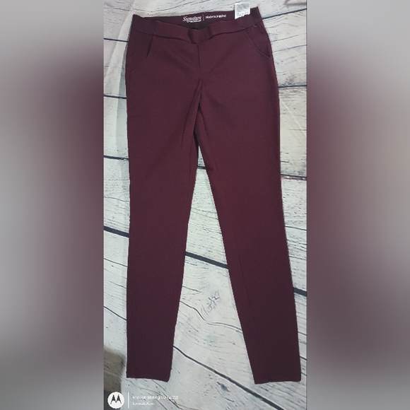 Signature by Levis Strauss Modern Contouring Stretch Jegging Pants Burgundy - Picture 3 of 16